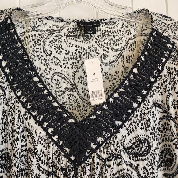 New Directions Black & White Paisley V-Neck Tunic Top With Lace Detail - Picture 6 of 8